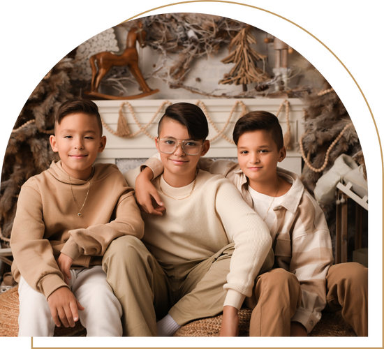 les 3 enfants de Kevins Kyle, coiffeur de renom, photographiés  pour le temps des fêtes