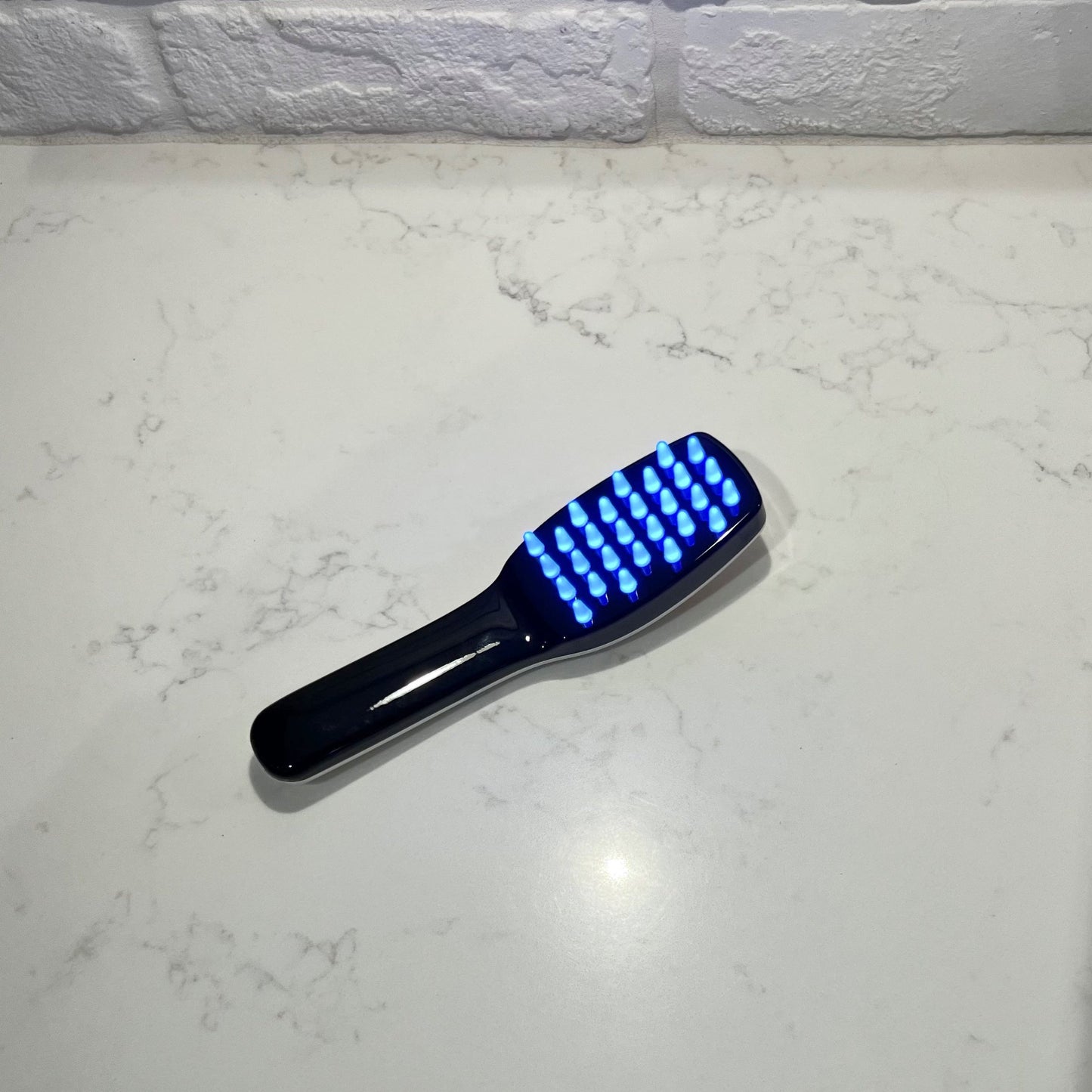 Brosse LED lumière rouge et bleu